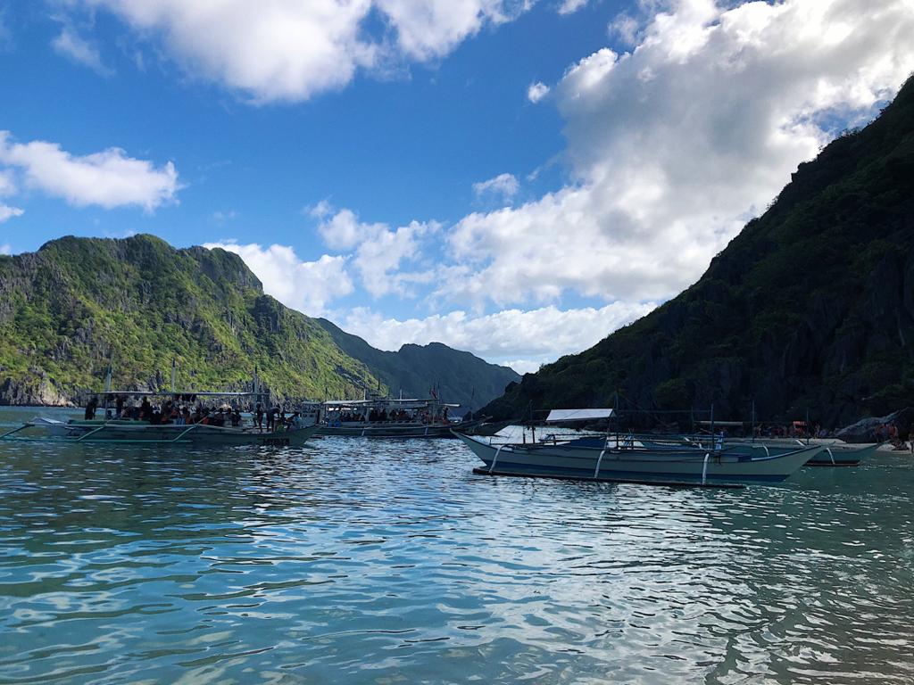 A calm lunch with smooth waters